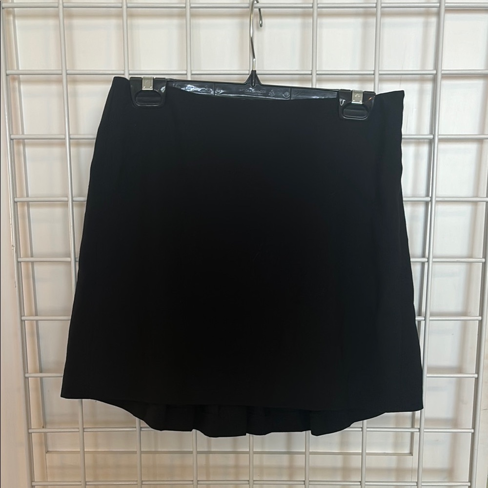 Black pleated detail mid rise mini skirt